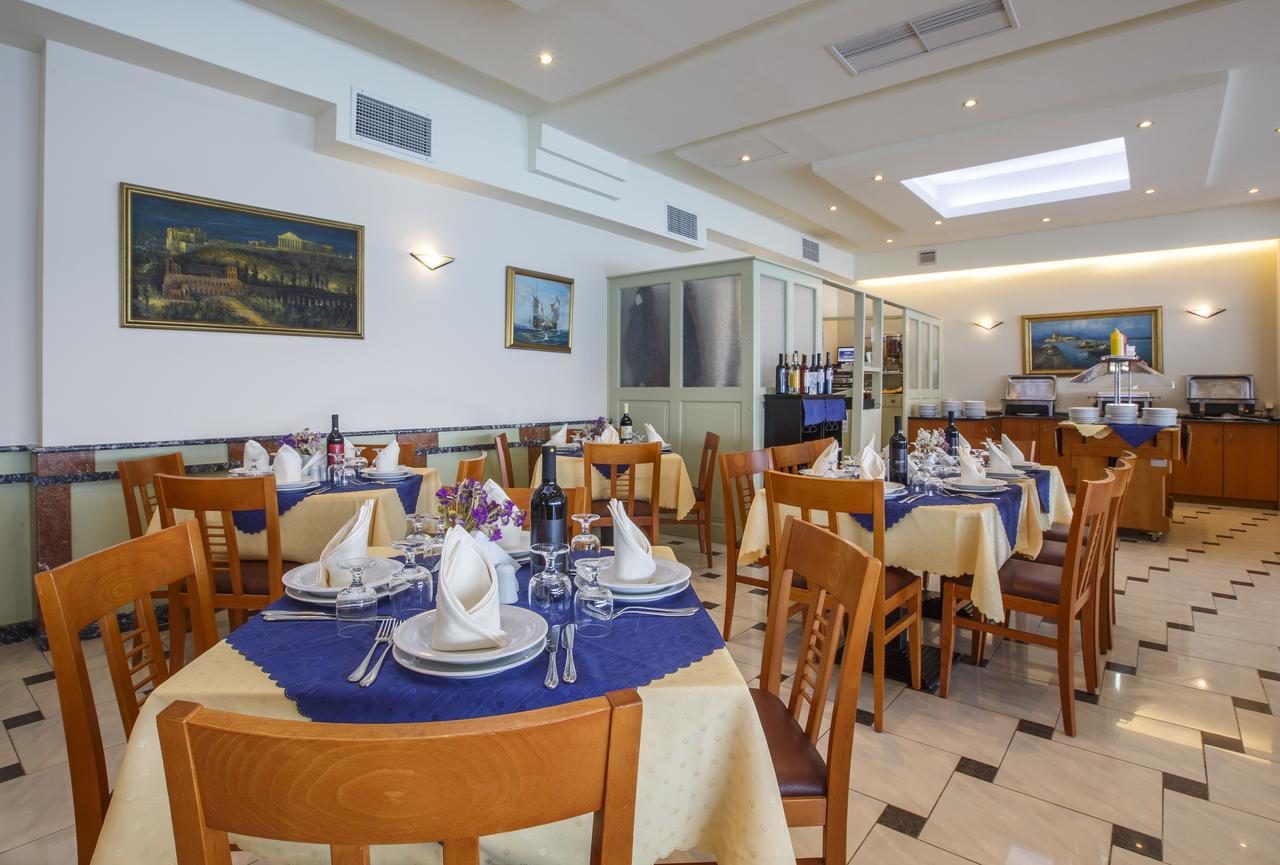 Hotel Толон Екстериор снимка