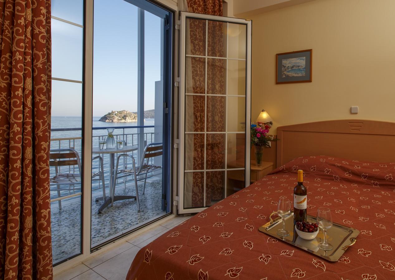 Hotel Толон Екстериор снимка