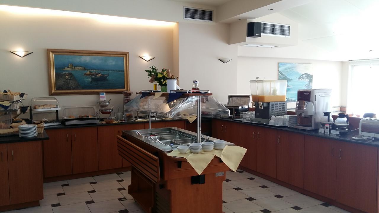 Hotel Толон Екстериор снимка