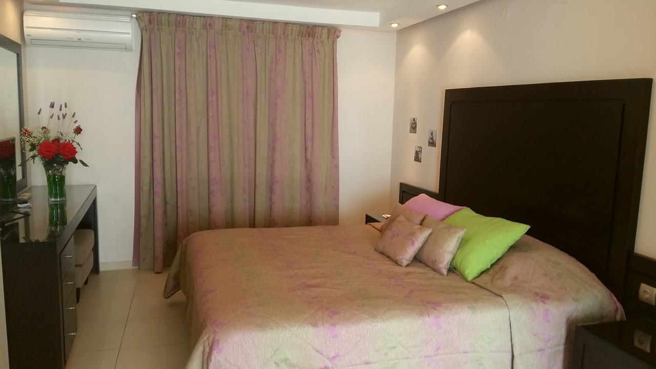Hotel Толон Екстериор снимка