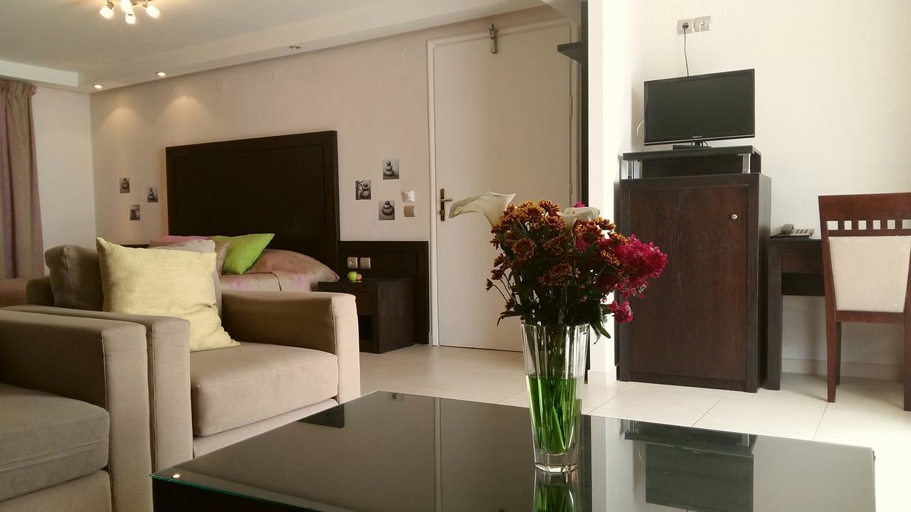 Hotel Толон Екстериор снимка