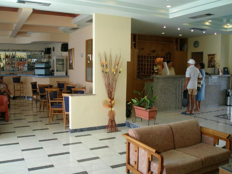 Hotel Толон Екстериор снимка