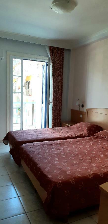Hotel Толон Екстериор снимка