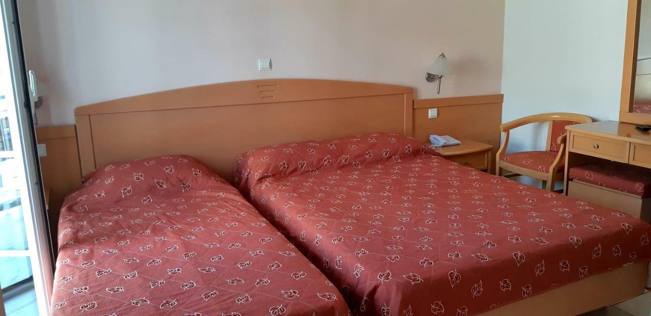 Hotel Толон Екстериор снимка