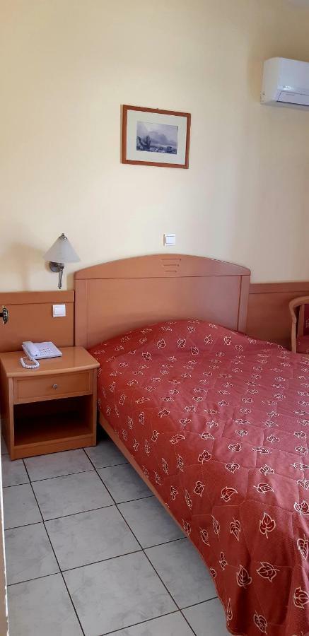 Hotel Толон Екстериор снимка